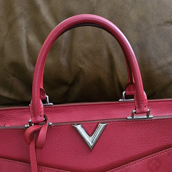 Louis Vuitton Red Leather Monogram Capucines Luxury Designer Handbag - Picture 14 of 16